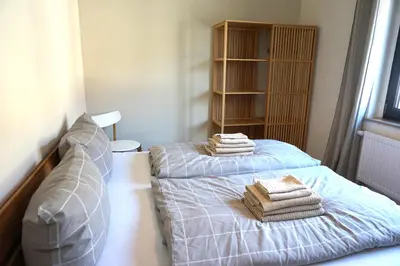 Ein Bett oder Betten in einem Zimmer der Unterkunft FeWo OG am Fluss mit Balkon - ein himmlischer Ausblick