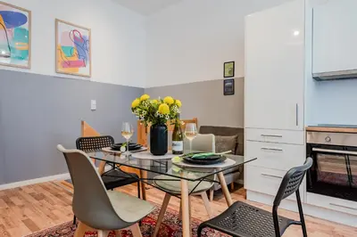 Küche/Küchenzeile in der Unterkunft Spacious, central 3 room flat with gym & play area