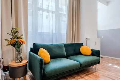 Ein Sitzbereich in der Unterkunft Spacious, central 3 room flat with gym & play area
