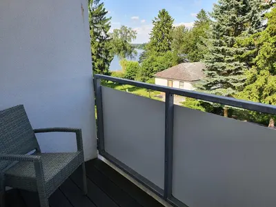 Ein Balkon oder eine Terrasse in der Unterkunft BusinessHotel Am Peetzsee Grünheide