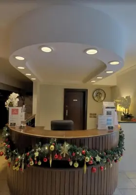 Lobby/Rezeption in der Unterkunft BusinessHotel Am Peetzsee Grünheide