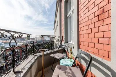 Ein Balkon oder eine Terrasse in der Unterkunft Dilo Apartments 160 sqm Modern Historic Apartments for 12 Guests