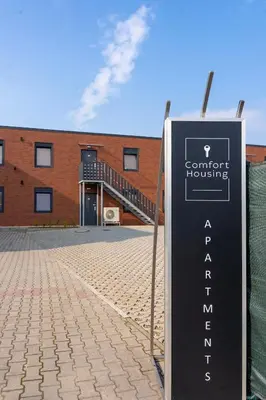 Ein Zertifikat, Auszeichnung, Logo oder anderes Dokument, das in der Unterkunft Comfort Housing Apartments ausgestellt ist