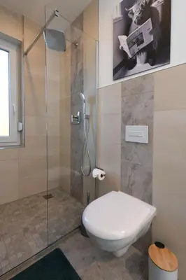 Ein Badezimmer in der Unterkunft Apartment - Lilo Monteur - Ferienwohnung