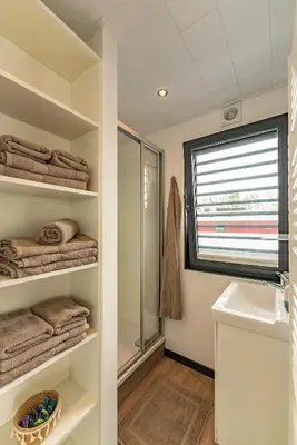 Ein Badezimmer in der Unterkunft Hausboot Topas