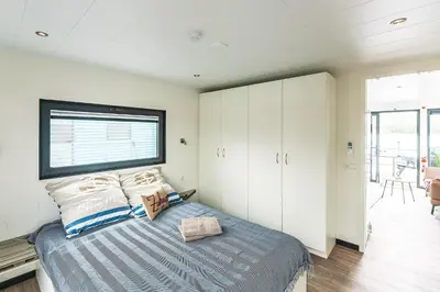 Ein Bett oder Betten in einem Zimmer der Unterkunft Hausboot Achat