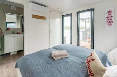 Ein Bett oder Betten in einem Zimmer der Unterkunft Hausboot Achat