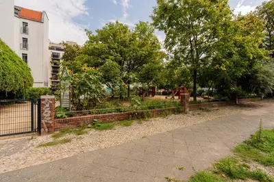 Ein Garten an der Unterkunft Central, Calm - High-Speed Wifi - Close to Park