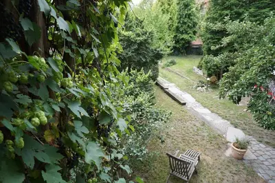 Ein Garten an der Unterkunft bluming inn - Ferienwohnung im Spreewald