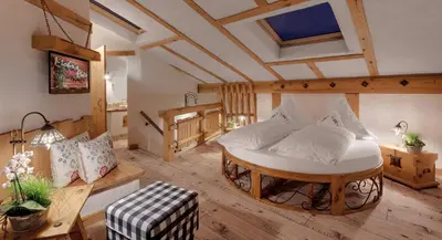 Ein Sitzbereich in der Unterkunft Mohrs Herzl Chalet