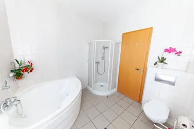 Ein Badezimmer in der Unterkunft Hotel und Appartementhaus Rheden