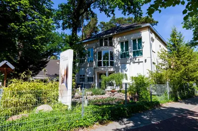 Ein Garten an der Unterkunft Hotel und Appartementhaus Rheden