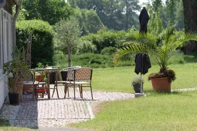 Ein Garten an der Unterkunft Landhaus Wolziger See