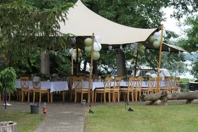 Ein Garten an der Unterkunft Landhaus Wolziger See