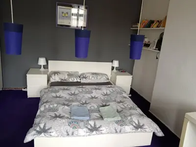 Ein Bett oder Betten in einem Zimmer der Unterkunft Private bedroom near Alexanderplatz in Sharing Apartment