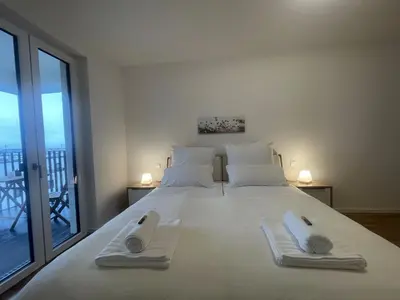 Ein Bett oder Betten in einem Zimmer der Unterkunft Luxurious and stylish apartment at BER Airport