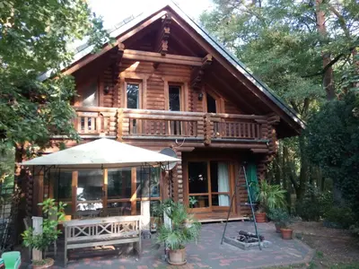 Das Gebäude in dem sich das Ferienhaus befindet