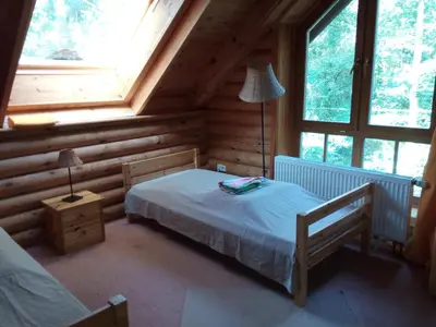 Ein Bett oder Betten in einem Zimmer der Unterkunft Holzhaus am See