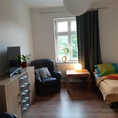 TV/Unterhaltungsangebot in der Unterkunft Wohnung für bis zu 4 Monteure in der Nähe von Fehrbellin