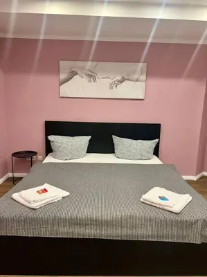 Ein Bett oder Betten in einem Zimmer der Unterkunft 3 Personen Apartment im Zentrum