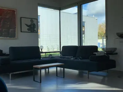 Ein Sitzbereich in der Unterkunft A cozy room in a modern House