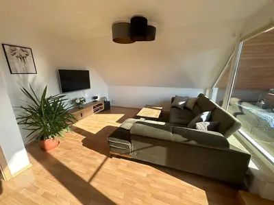 TV/Unterhaltungsangebot in der Unterkunft Sonniges & ruhiges Apartment mit Balkon nahe Berlin