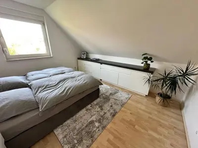 Ein Bett oder Betten in einem Zimmer der Unterkunft Sonniges & ruhiges Apartment mit Balkon nahe Berlin