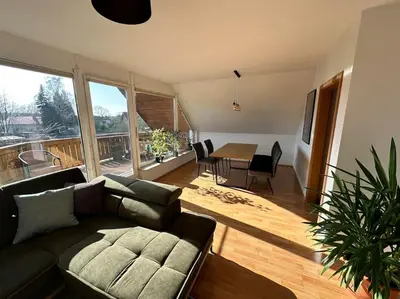 Ein Sitzbereich in der Unterkunft Sonniges & ruhiges Apartment mit Balkon nahe Berlin