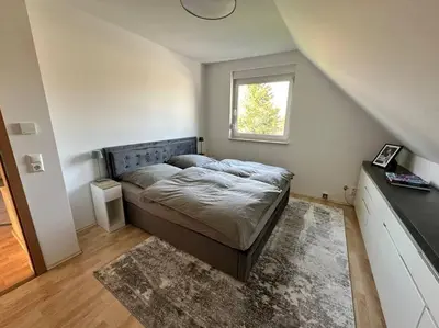 Ein Bett oder Betten in einem Zimmer der Unterkunft Sonniges & ruhiges Apartment mit Balkon nahe Berlin