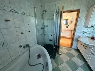 Ein Badezimmer in der Unterkunft Sonniges & ruhiges Apartment mit Balkon nahe Berlin