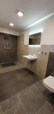 Ein Badezimmer in der Unterkunft Haus mit 8 Schlafzimmer, 30 Minuten Berlin Centrum