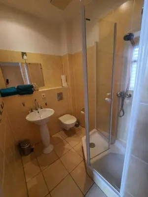 Ein Badezimmer in der Unterkunft FEWO2-1 Zim Apart-5 Bett-Küche-Dusche WC-Parkplatz