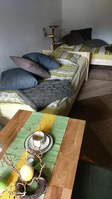Ein Bett oder Betten in einem Zimmer der Unterkunft Kräuter-Heidi Garten