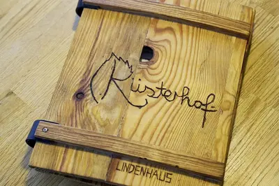 Ein Zertifikat, Auszeichnung, Logo oder anderes Dokument, das in der Unterkunft Lindenhaus ausgestellt ist