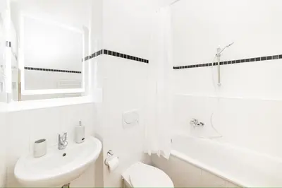 Ein Badezimmer in der Unterkunft Great Central City Apartments Mitte Museumsinsel