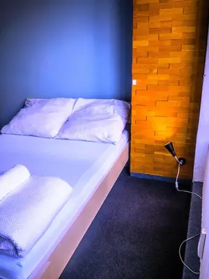Ein Bett oder Betten in einem Zimmer der Unterkunft Einzigartiges 140qm LOFT – Party ist erlaubt!