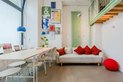 Ein Sitzbereich in der Unterkunft Architektur Wohnung in Mitte - Brunnenstr