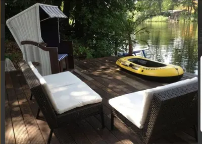 Blick auf einen Fluss in der Nähe des Ferienhauses
