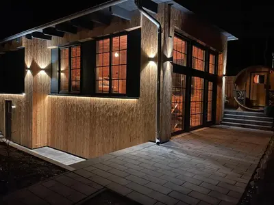 Das Gebäude in dem sich das Ferienhaus befindet