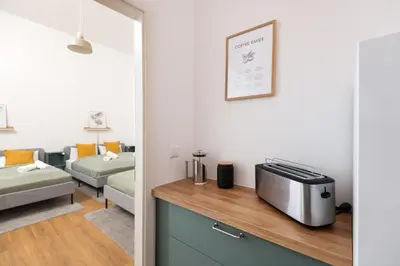 Ein Bett oder Betten in einem Zimmer der Unterkunft Im Herzen von Kreuzberg - perfekt gelegen für bis zu 8 Personen