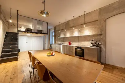 Küche/Küchenzeile in der Unterkunft Architecture Apartment Kreuzberg - Maybachufer