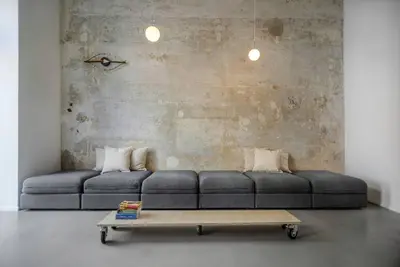 Ein Sitzbereich in der Unterkunft Architecture Apartment Kreuzberg - Maybachufer