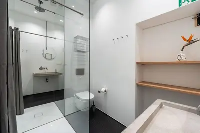 Ein Badezimmer in der Unterkunft Architecture Apartment Kreuzberg - Maybachufer