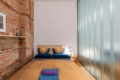 Ein Bett oder Betten in einem Zimmer der Unterkunft Spacious Apartment in Kreuzberg