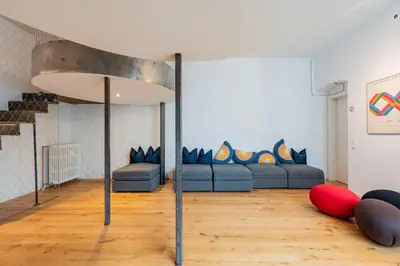 Ein Sitzbereich in der Unterkunft Spacious Apartment in Kreuzberg