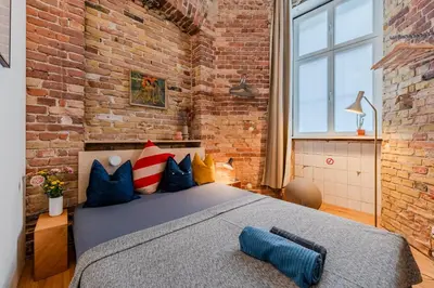 Ein Bett oder Betten in einem Zimmer der Unterkunft Spacious Apartment in Kreuzberg