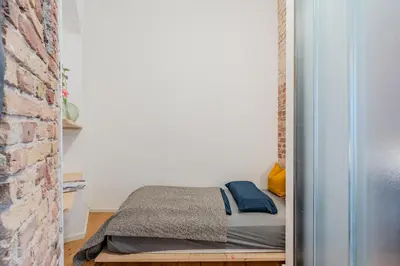 Ein Bett oder Betten in einem Zimmer der Unterkunft Spacious Apartment in Kreuzberg