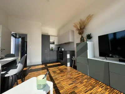 Küche/Küchenzeile in der Unterkunft helle Ferienwohnung in Architektenhaus mit Garten und Pool