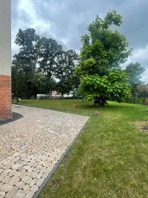 Ein Garten an der Unterkunft Apartment 1 am Werlsee, Grünheide