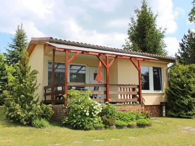 Ein Garten an der Unterkunft Bungalow Oberspreewald 3